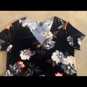 Boutique- Adorable velvet floral sun dress